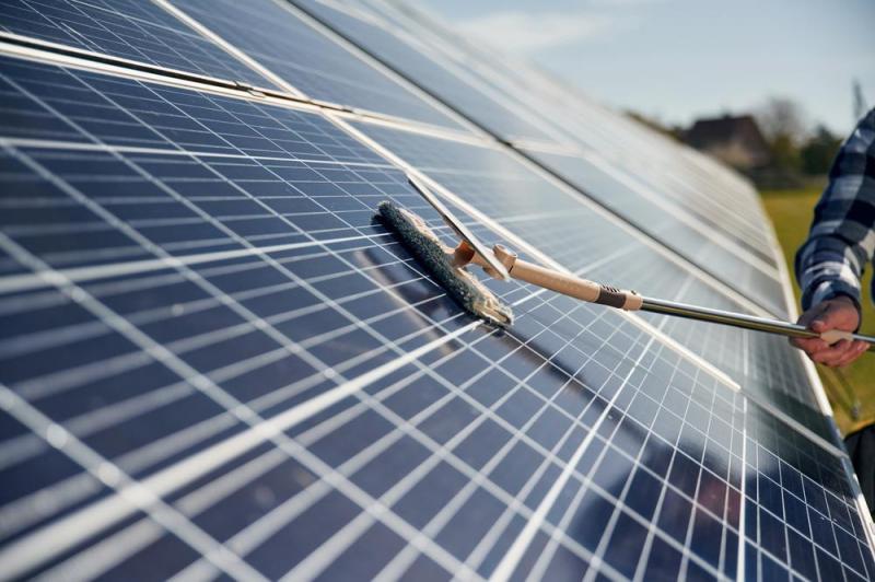 Comment bien entretenir vos panneaux solaires pour pr&eacute;server leur rendement &agrave; Ollioules ?